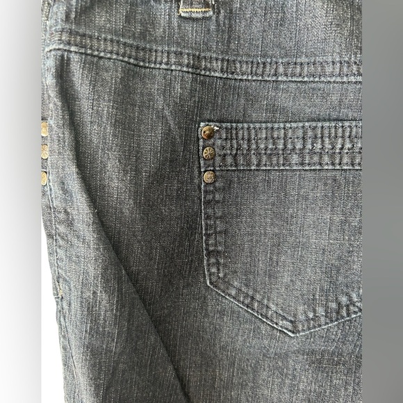 Contrast brand denim capris - Picture 4 of 4